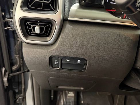 Used 2022 Kia Sorento LX FWD image 17