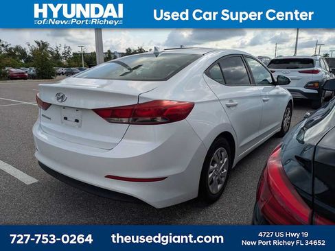 Used 2017 Hyundai Elantra SE FWD image 2