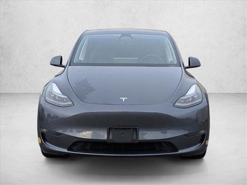 Used 2022 Tesla Model Y Long Range image 2