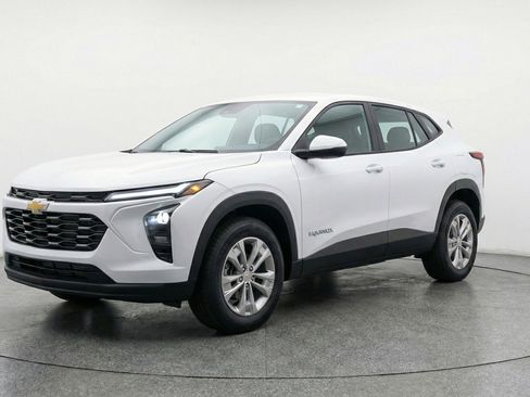 Used 2025 Chevrolet Equinox LT FWD image 3