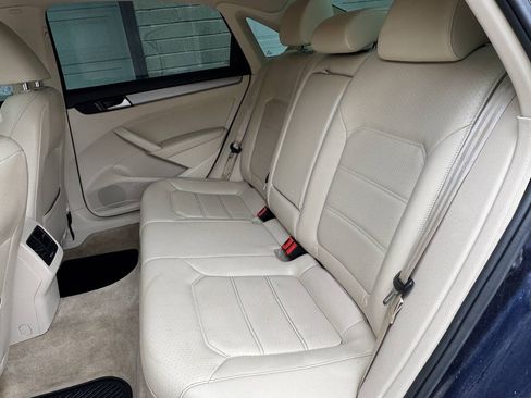 Used 2015 Volkswagen Passat TDI SE FWD image 29