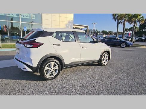 Used 2022 Nissan Kicks S image 33