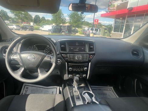 Used 2020 Nissan Pathfinder S FWD image 13