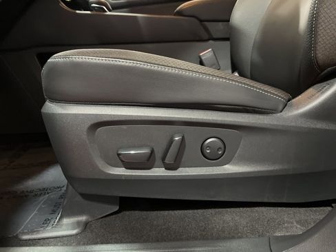 Used 2025 Nissan Pathfinder SL image 24