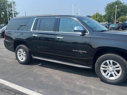 Used 2018 Chevrolet Suburban LT AWD/4WD image 3