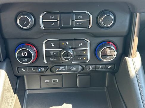 Used 2023 Chevrolet Tahoe High Country AWD/4WD image 34