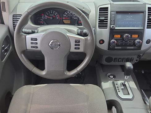 Used 2021 Nissan Frontier SV w/ Midnight Edition Floor Mats RWD image 12