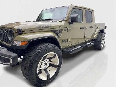 Used 2025 Jeep Gladiator Sport w/ Premium Package image 11
