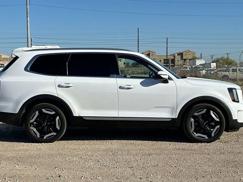 Used 2024 Kia Telluride EX image 3