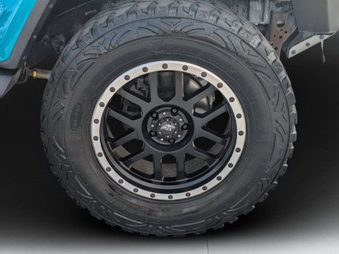 Used 2020 Jeep Wrangler Unlimited Sahara w/ Uconnect 4C Nav & Sound Group image 9