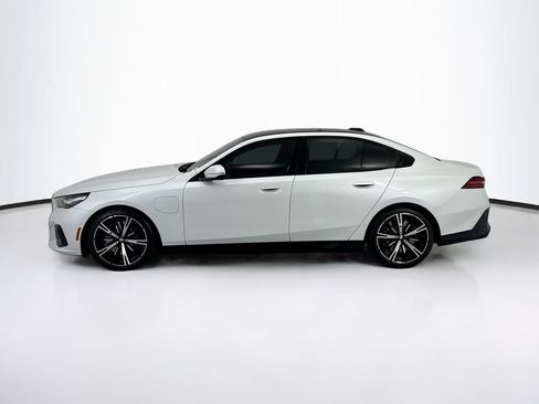 Used 2026 BMW 550e xDrive w/ Premium Package AWD/4WD image 8