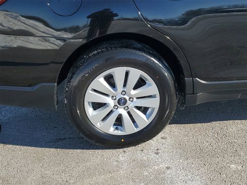 Used 2019 Subaru Outback 2.5i Premium image 5