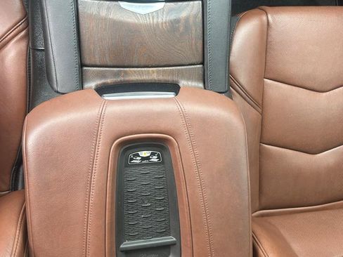 Used 2016 Cadillac Escalade Luxury AWD/4WD image 25