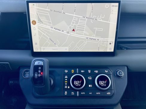 Used 2025 Land Rover Defender 110 X-Dynamic SE image 27