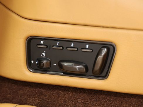 Used 2015 Aston Martin Vanquish Volante RWD image 30