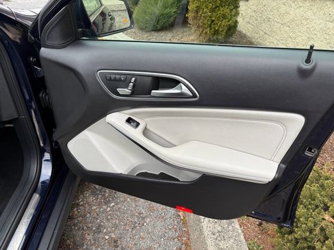 Used 2019 Mercedes-Benz GLA 250 4MATIC image 35