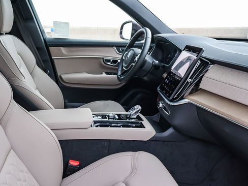 New 2025 Volvo XC90 B6 Core w/ Climate Package image 18