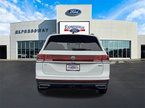 Used 2025 Volkswagen Atlas SE image 7