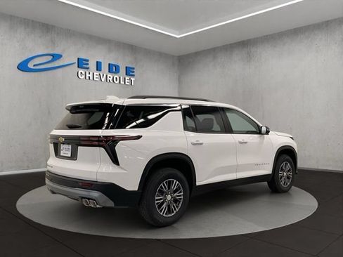 New 2026 Chevrolet Traverse LT w/ Driver Confidence Package AWD/4WD image 8