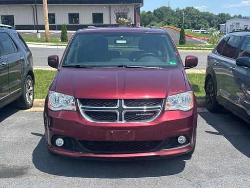 Used 2019 Dodge Grand Caravan SXT FWD image 2
