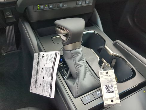 New 2025 Lexus ES 300h w/ Premium Package image 27