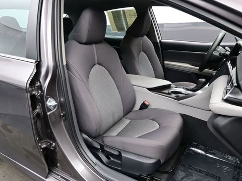 Used 2023 Toyota Camry LE image 14