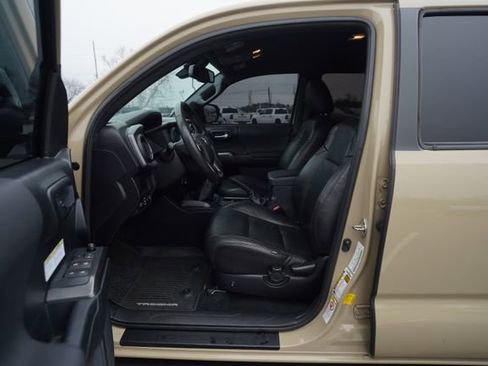 Used 2019 Toyota Tacoma TRD Off-Road image 11