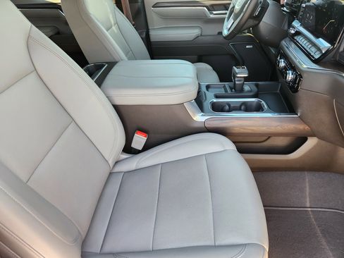 Certified 2023 GMC Sierra 1500 SLT image 14