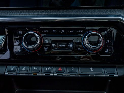 Used 2024 GMC Sierra 2500 Denali w/ Denali Reserve Package image 23