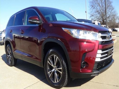 Used 2019 Toyota Highlander LE image 4