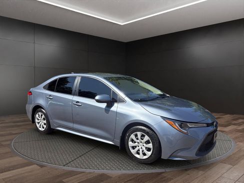 Used 2022 Toyota Corolla LE FWD image 2
