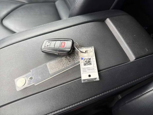 Used 2022 Toyota Highlander XLE image 33