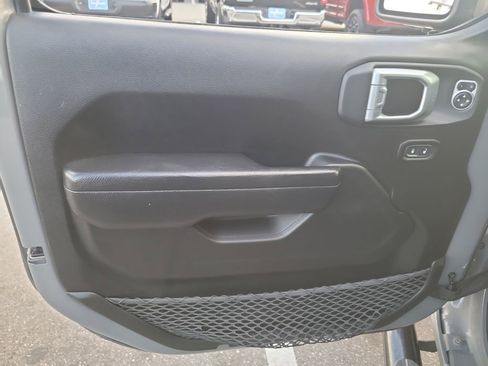 Certified 2022 Jeep Gladiator Sport image 12