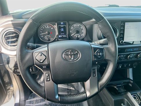Used 2022 Toyota Tacoma TRD Off-Road w/ Technology Package image 11