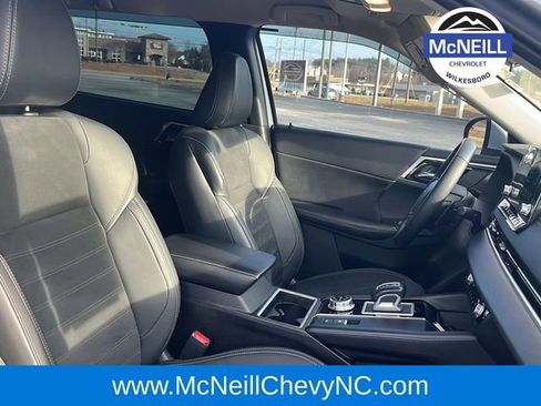 Used 2022 Mitsubishi Outlander SE image 11