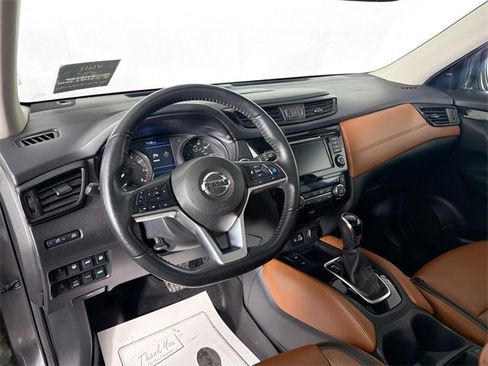 Used 2020 Nissan Rogue SV image 9