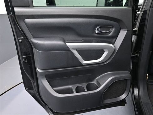 Used 2017 Nissan Titan SV image 25