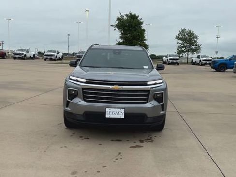New 2026 Chevrolet Traverse LT w/ Sun and Wheel Package FWD image 3