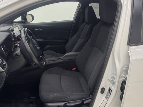 Used 2018 Toyota C-HR XLE FWD image 16