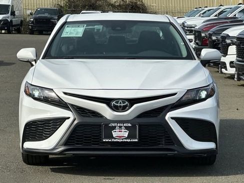 Used 2023 Toyota Camry SE image 9