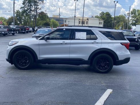 Used 2026 Ford Explorer Active RWD image 10