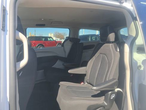 Used 2024 Chrysler Voyager LX image 15
