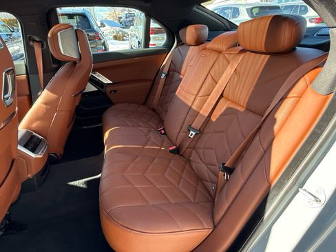 Certified 2025 BMW 760i xDrive w/ Executive Package image 15