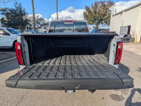 Used 2024 GMC Sierra 2500 SLT w/ SLT Premium Package image 11