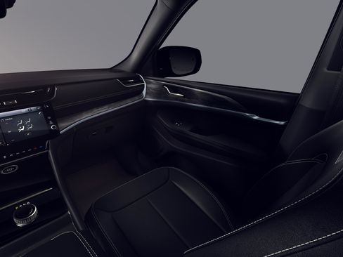 New 2026 Jeep Grand Cherokee Altitude image 19