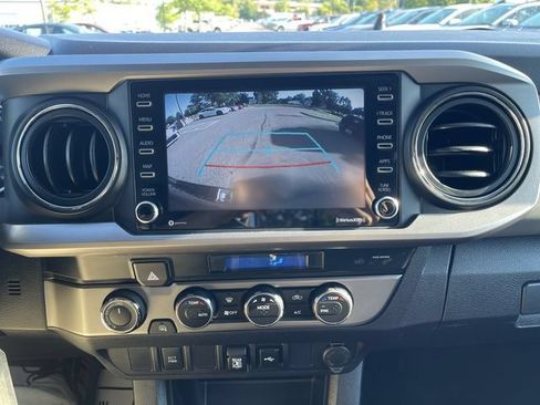 Certified 2022 Toyota Tacoma SR5 AWD/4WD image 18