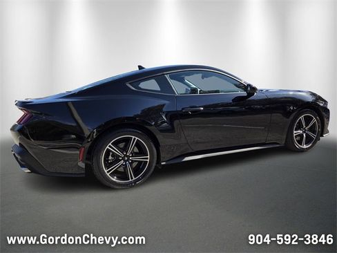 Used 2025 Ford Mustang Premium image 6