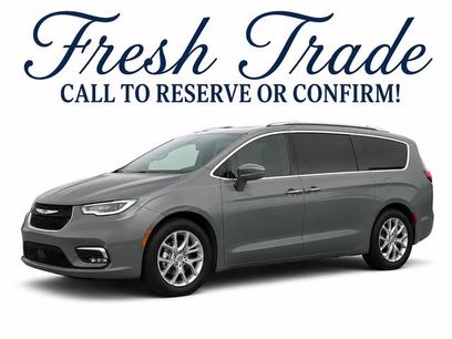 Used 2023 Chrysler Pacifica Touring-L
