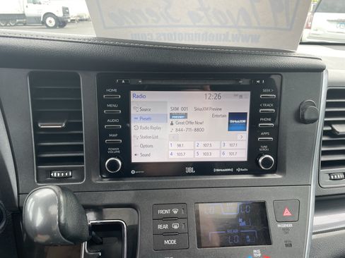 Used 2019 Toyota Sienna SE w/ SE Preferred Package AWD/4WD image 21
