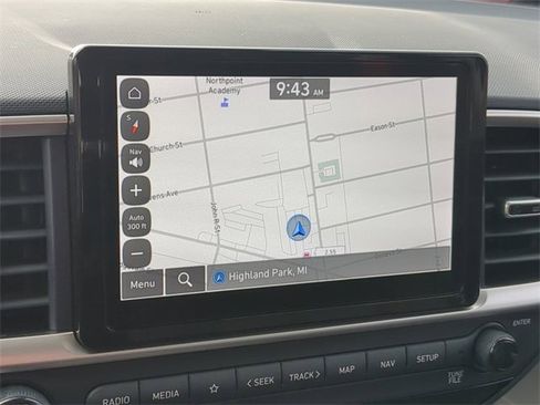 Used 2023 Hyundai Venue Limited image 25